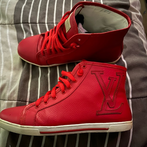 Louis Vuitton - Picture 2 of 3